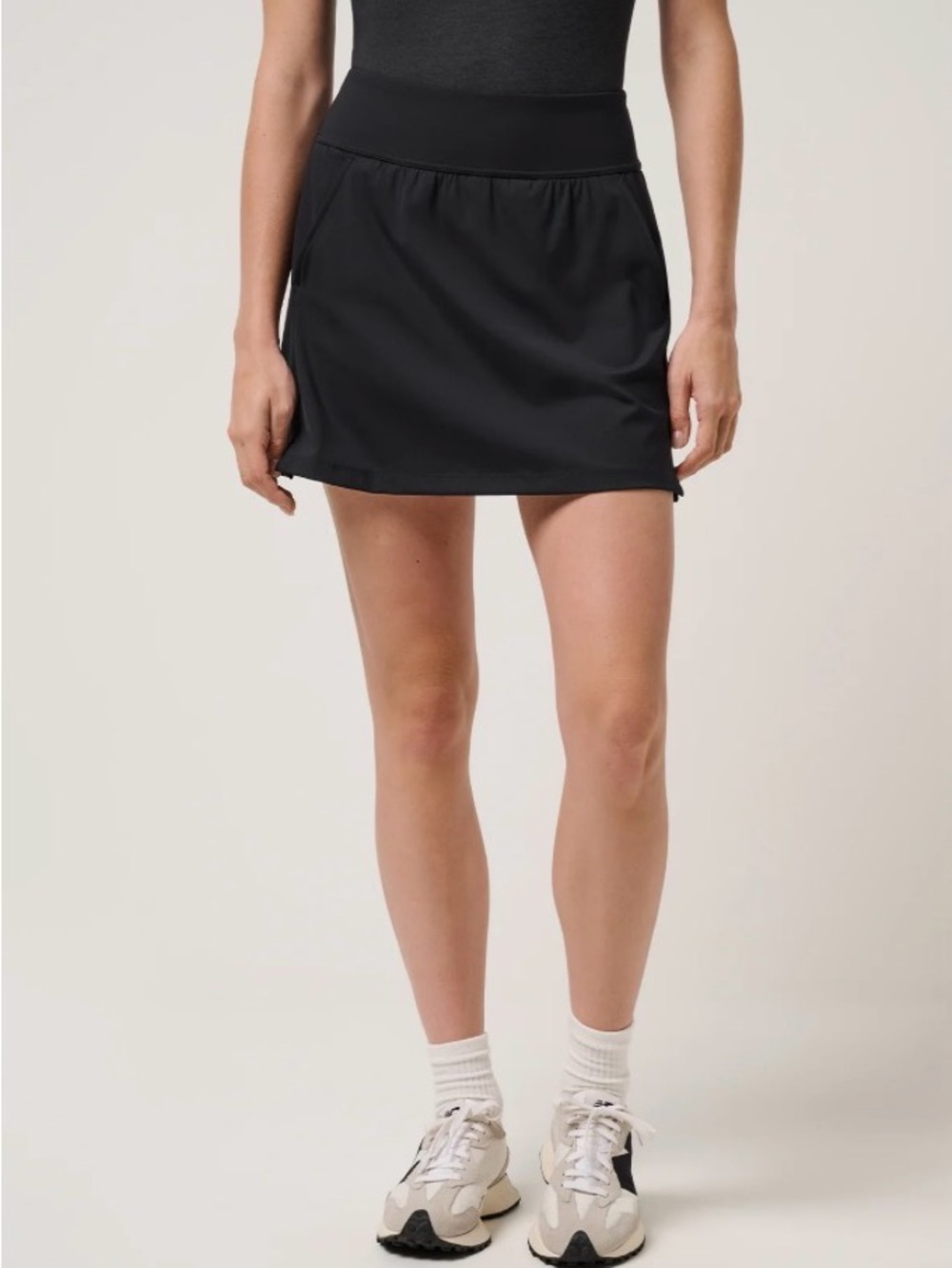 Travis Mathew Black Moveknit Game Set Match Athletic Skort, size Medium